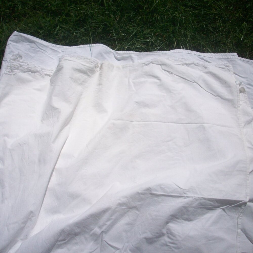 VTG Battenburg Lace Full Size Flat Sheet White 100% Cotton 79" x 90" - 2 Stains - Picture 6 of 12